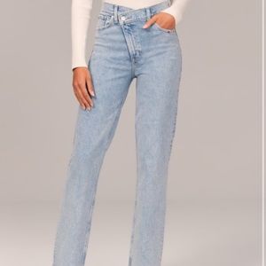 Abercrombie Ultra High Rise 90s Straight Jean